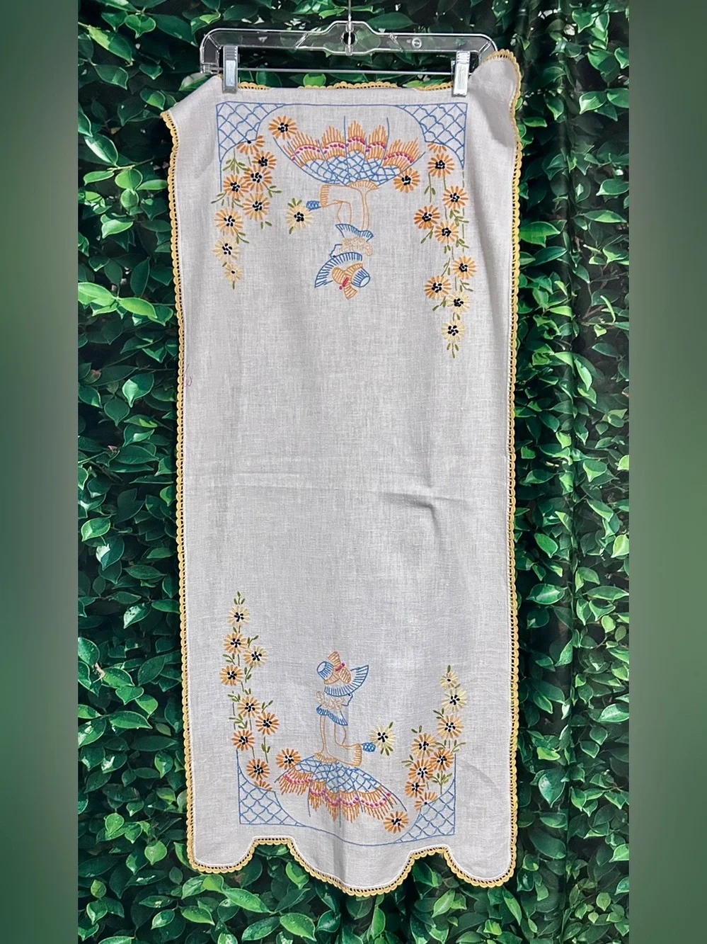 Vintage Needlepoint Table Runner Dresser Scarf White Floral 42
